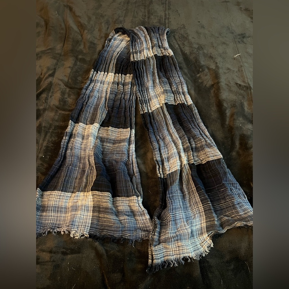 Lightweight blue and white scarf